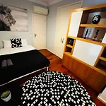 Luxury In Centre Location 호스텔