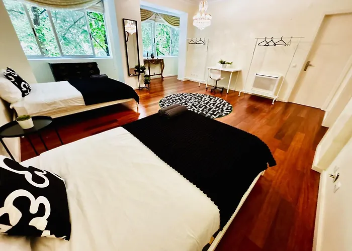 אכסניה Luxury In Centre Location