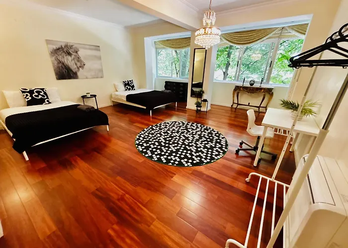 Luxury In Centre Location אכסניה *