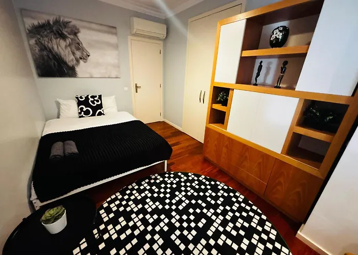 Luxury In Centre Location אכסניה *