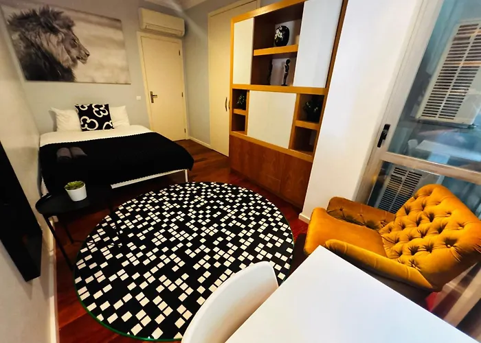 אכסניה Luxury In Centre Location